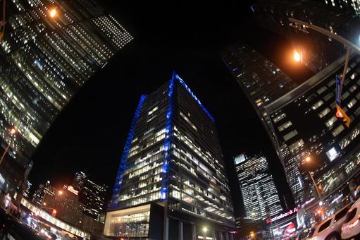 光輝くオフィスビル群 オフィスビル,高層ビル,夜景の写真素材