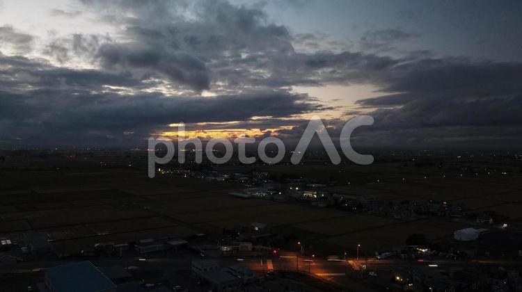 空撮 夕暮れと信号 日暮れ,旅,暁の写真素材