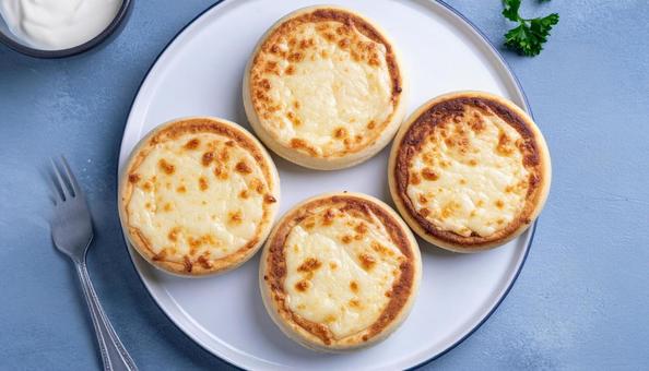 イングリッシュマフィンとチーズの朝食 イングリッシュマフィンとチーズの朝食の写真