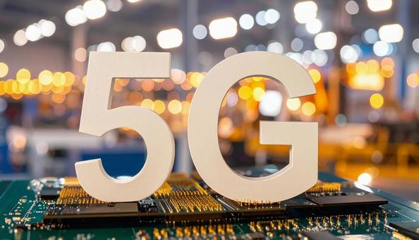 大きな文字「5G」 半導体背景 大きな文字「5G」 半導体背景の写真