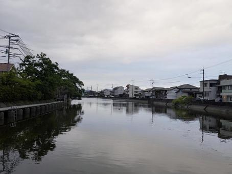 地球33番地付近から江ノ口川下流を望む 地球33番地付近から江ノ口川下流を望むの写真