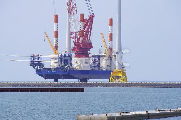 海上工事の風景 工事,風力発電機,エコの写真素材