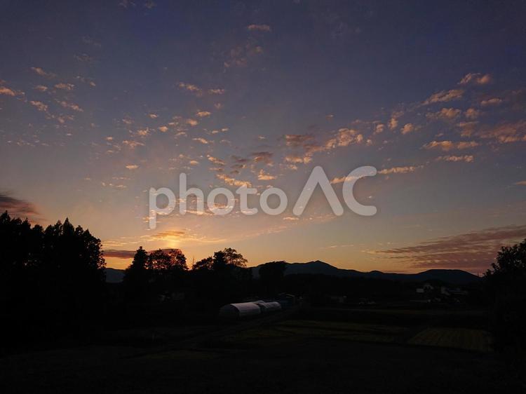 夕暮れ 夕焼け,日没,夕方の写真素材