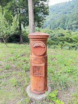 懐かしいポスト 懐かしいポスト 風景,郵便ポスト,丸ポストの写真素材