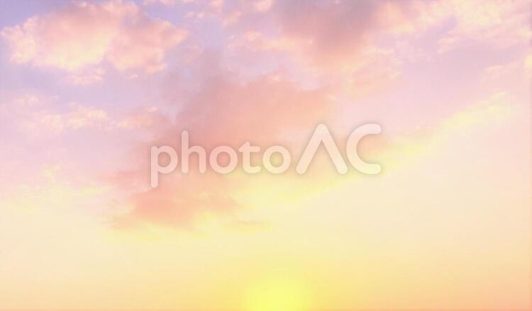 背景素材（空と雲模様ー夕焼け空） 夕焼け,日暮れ,うす紫の写真素材
