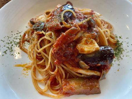 ナスとモッツァレラチーズのトマトパスタ ナスとモッツァレラチーズのトマトパスタ パスタ,イタリアン,食べ物の写真素材