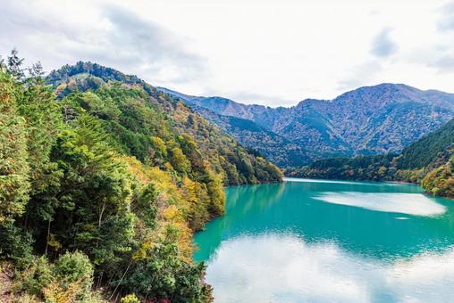 静岡県 奥大井湖上駅・秋景色 静岡県 奥大井湖上駅・秋景色の写真