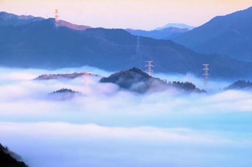 晩秋の雲海と山並み 晩秋の雲海と山並みの写真