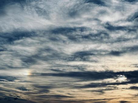 秋の空の太陽 秋の空の太陽の写真