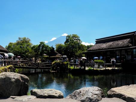 忍野八海と富士山 忍野八海と富士山 夏,池,忍野八海の写真素材