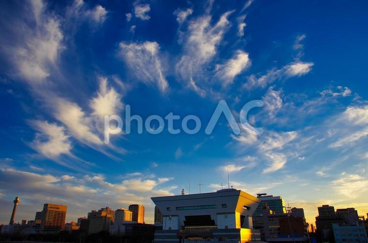 夕暮れ時の風景 japan,みなとみらい21,たそがれの写真素材