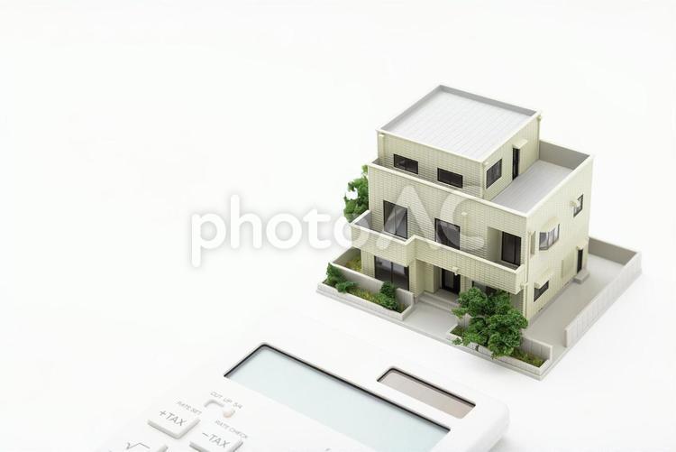 住宅模型と電卓 住宅,電卓,住宅模型の写真素材