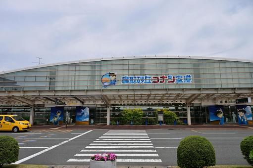 鳥取空港ターミナルビル入口 鳥取県 鳥取空港ターミナルビル入口 鳥取県 鳥取砂丘コナン空港,名探偵コナン,鳥取空港の写真素材