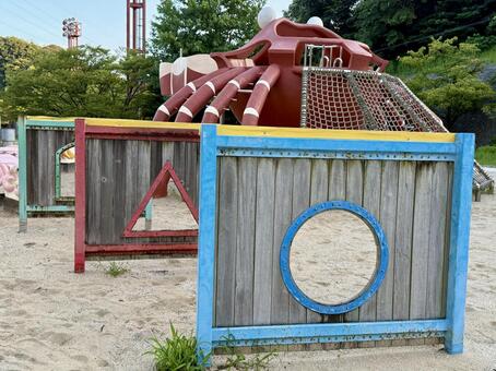 公園の砂場の遊具　トンネルくぐり 砂場,トンネル,くぐるの写真素材