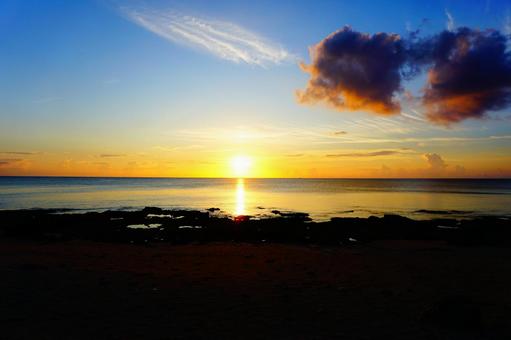 沖縄の夕陽 沖縄の夕陽の写真