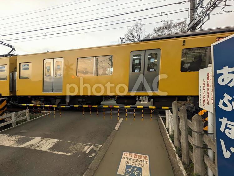 踏み切り 鉄道,キハ47,ローカル線の写真素材