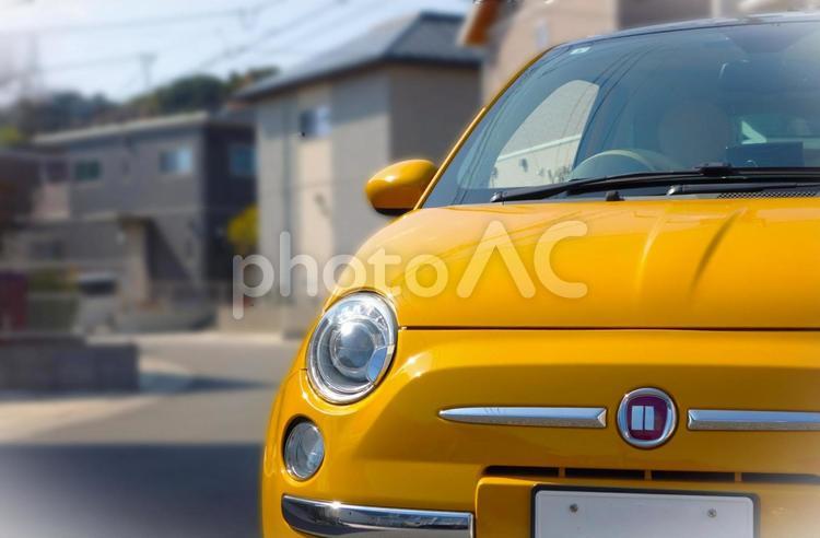 イタ車のフェイスin住宅街（ボカシ） 車,フロント,フェイスの写真素材