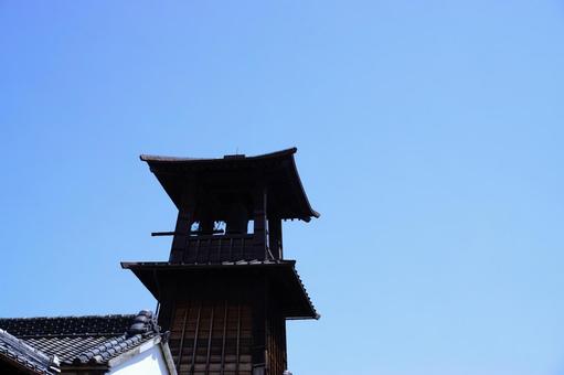 川越市の青空の下の時の鐘2 川越市の青空の下の時の鐘2 時の鐘,川越市,鐘の写真素材