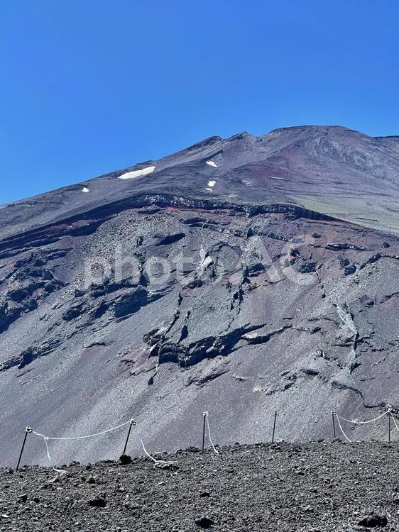 富士山(宝永山)の登山道とロープ 富士山,ロープ,登山道の写真素材