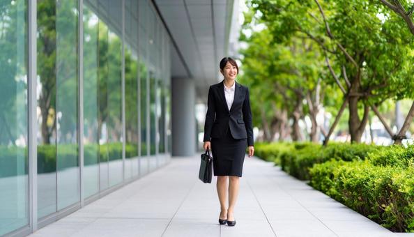 働く女性 働く女性の写真
