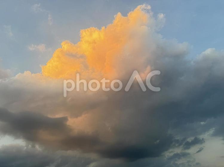 夕焼けの空と雲 夕焼け,空,雲の写真素材