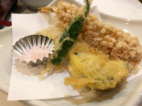 海老と野菜の天ぷら盛り合わせ 天ぷら,海老天,野菜天ぷらの写真素材