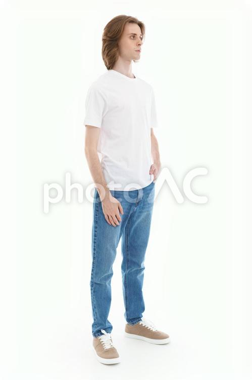 真顔のカジュアルファッションの男性 男性,ポーズ,真顔の写真素材