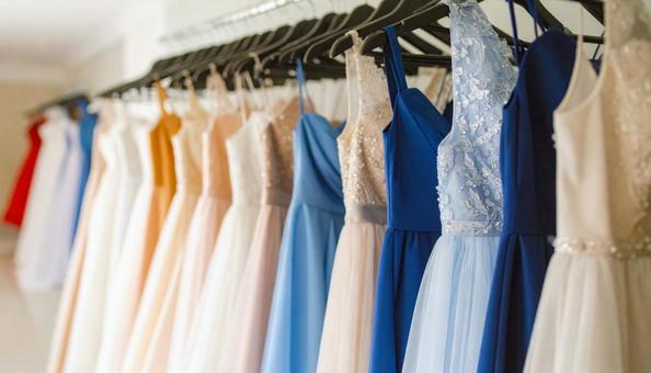 ドレスがかかる結婚式場のドレスルーム ドレスがかかる結婚式場のドレスルームの写真