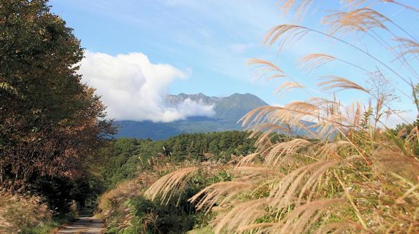 初秋の開田高原から望む御嶽山 御嶽山,初秋,開田高原の写真素材