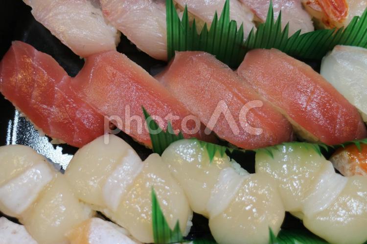 ホタテとマグロのすし ホタテ,日本料理,料理の写真素材