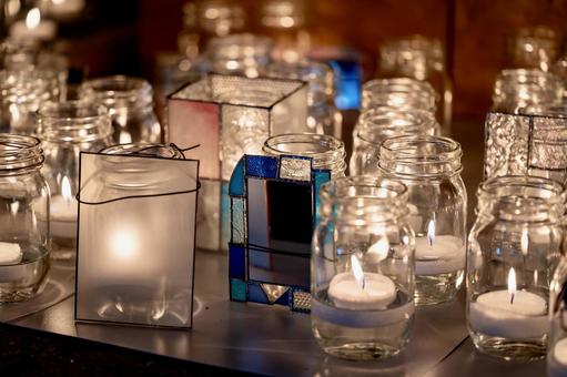 キャンドルとガラス装飾の癒しの空間 キャンドル,アウトドア,夜の写真素材