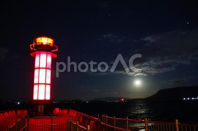 高松港から見た屋島山上のコールドムーン 背景,コールドムーン,満月の写真素材