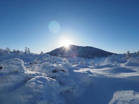 雪景色・冬の北横岳坪庭 雪景色・冬の北横岳坪庭 北横岳,八ヶ岳,北八ヶ岳の写真素材