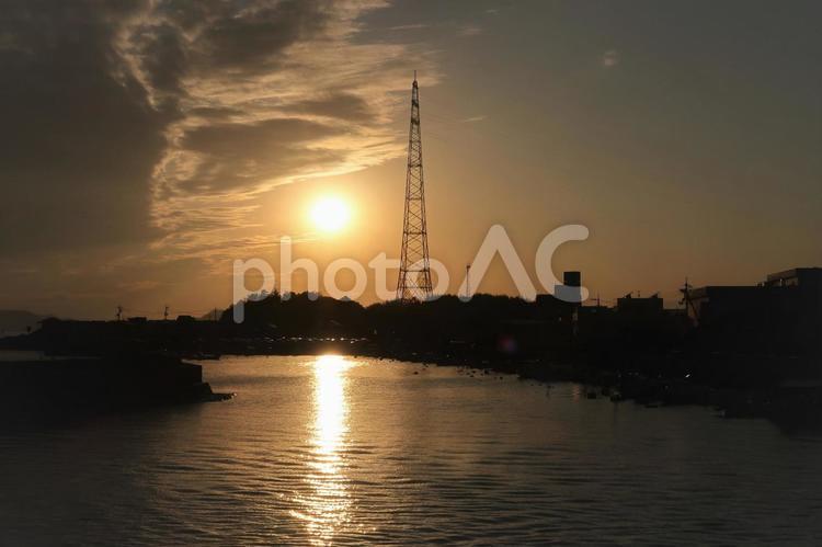 瀬戸内海に沈む夕日 夕日,夕暮れ,瀬戸内海の写真素材
