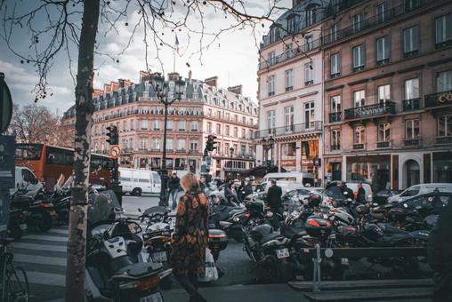 ルーヴル通りの交差点 ルーヴル通りの交差点 パリ,フランス,ルーヴル通りの写真素材
