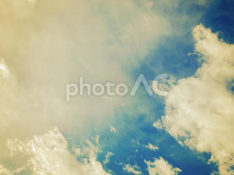 蒼い空と雲　背景素材 背景,空,雲の写真素材