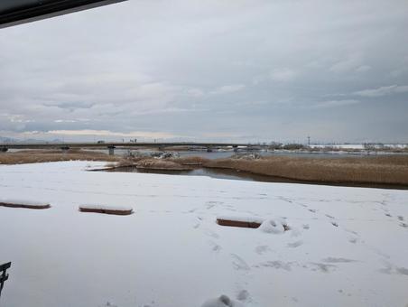 雪化粧のかわまちてらす閖上の名取川 雪化粧のかわまちてらす閖上の名取川 雪化粧,曇り空,かわまちてらす閖上の写真素材