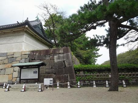 Photo, nagoya castle, aichi prefecture, nagoya city, in front of the main entrance, 
