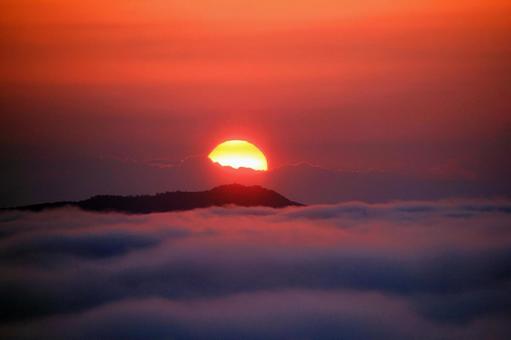 日の出と雲海 日の出と雲海の写真