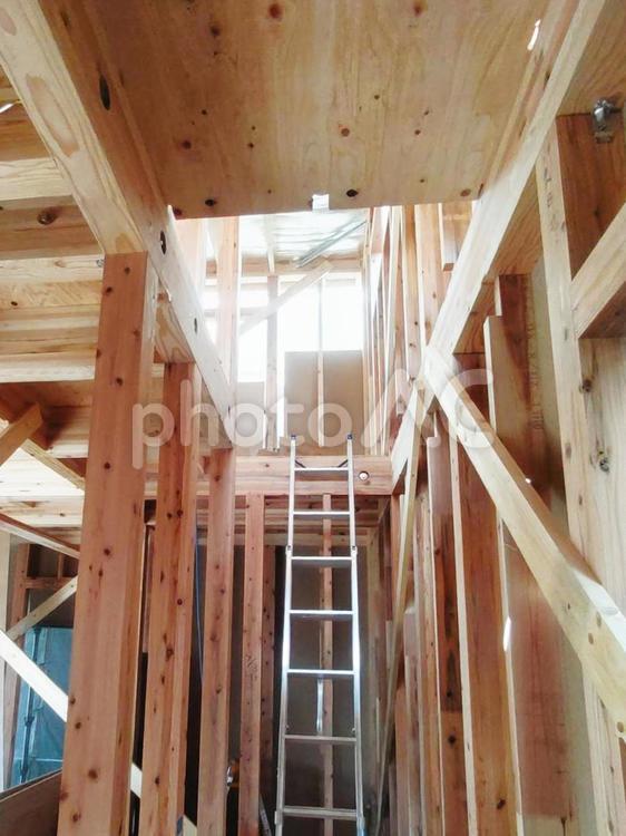 建築中のマイホーム 建築,柱,木の写真素材