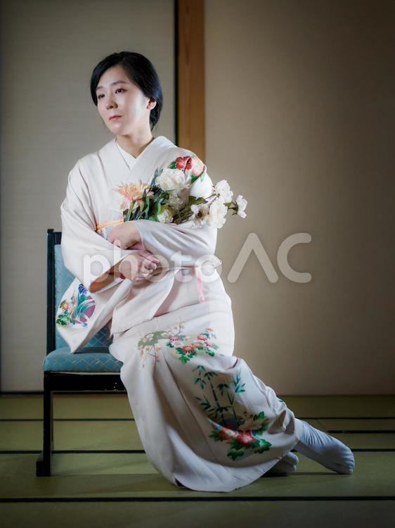 33：花と着物の女性 着物,花,花束の写真素材