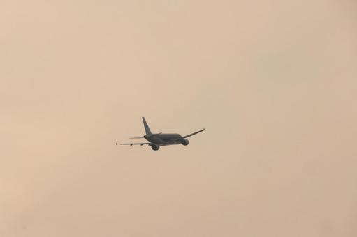 Departure at Dusk Departure at Dusk 飛行機,航空機,旅客機の写真素材