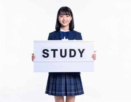 STUDYと書かれたボードをもつ女子生徒 STUDYと書かれたボードをもつ女子生徒の写真