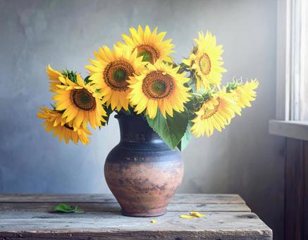 花瓶に咲くひまわりの静物画 花瓶に咲くひまわりの静物画の写真