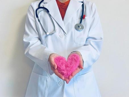 もふもふピンクハートを持った女医 もふもふピンクハートを持った女医の写真