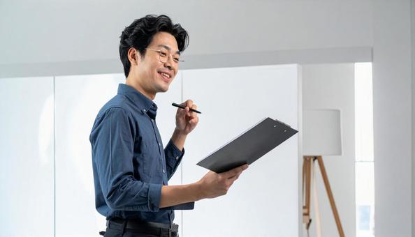 セリフの練習をする日本人の写真