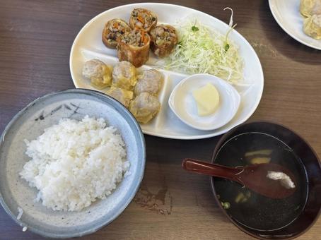春巻き定食 春巻き定食の写真