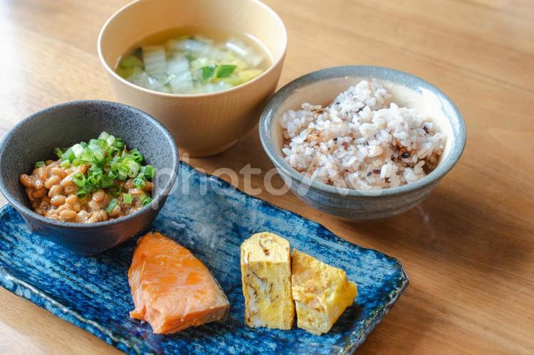 和朝食の定番メニュー 和朝食,朝食,納豆の写真素材