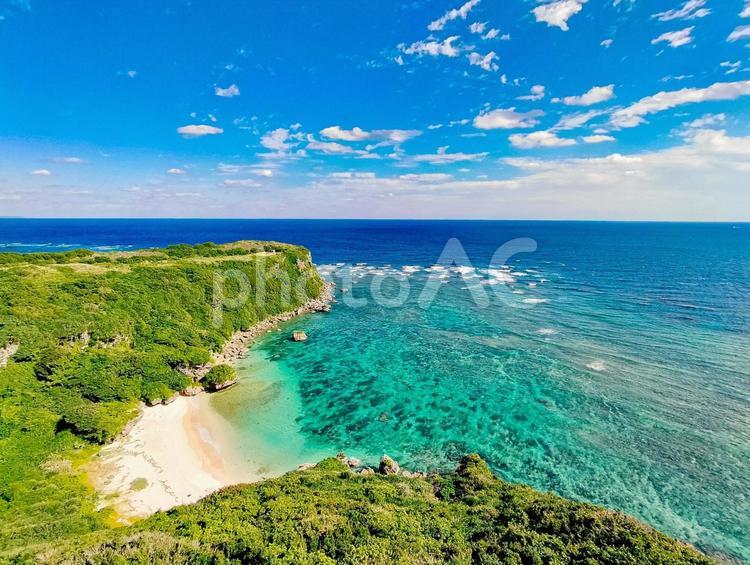 沖縄の空と海 海,リゾート,自然の写真素材
