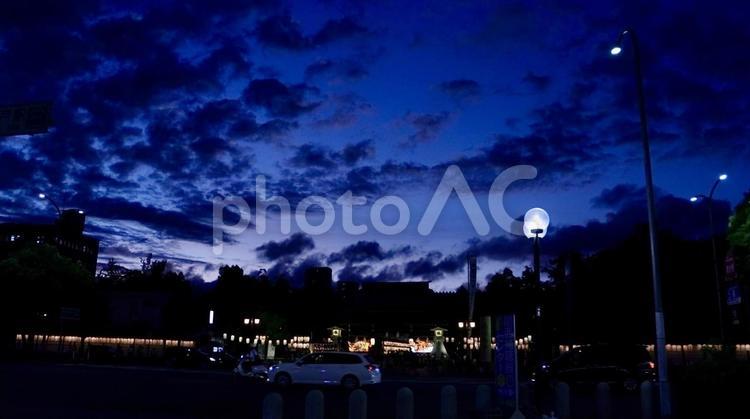 群青の空と灯りがともる夏の神戸の街並み 夜空,群青,提灯の写真素材